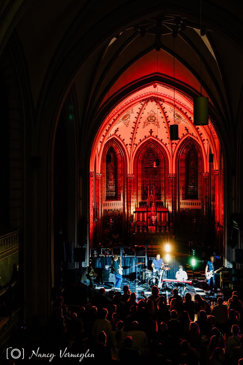 Rock Zammel live in de kerk — concertbeeld 2 (© Nancy Vermeylen)